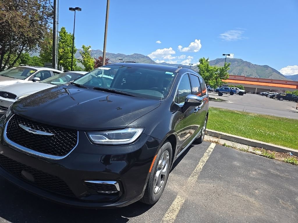 2023 Chrysler Pacifica Limited photo 3