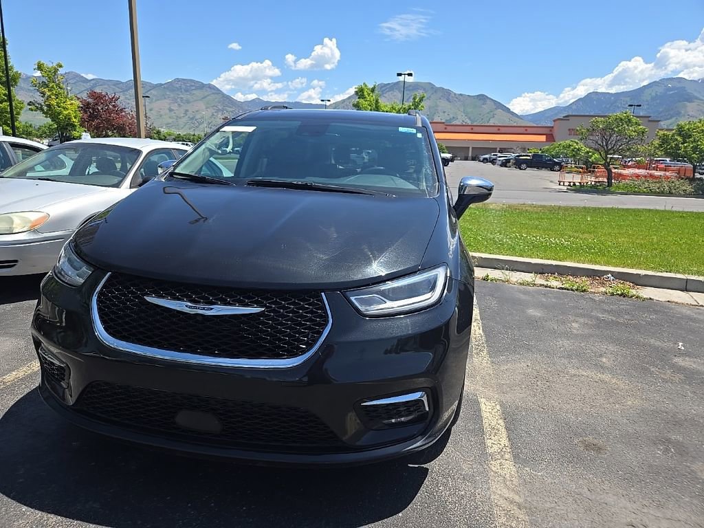 2023 Chrysler Pacifica Limited photo 2