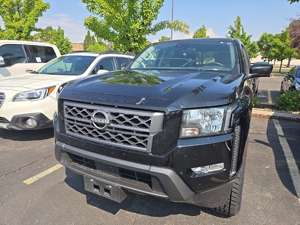 2022 Nissan Frontier SV Crew Cab photo 2