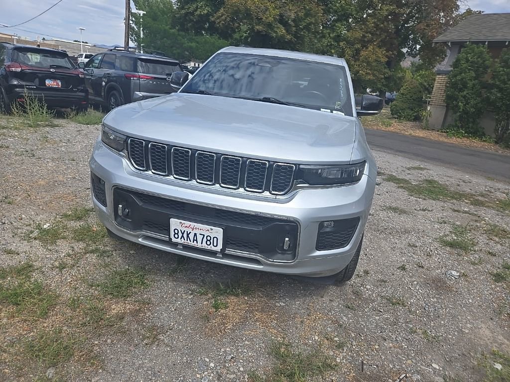 2021 Jeep Grand Cherokee Overland photo 2