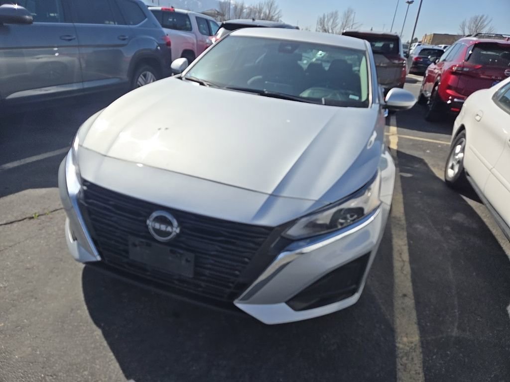 2023 Nissan Altima 2.5 SV photo 2