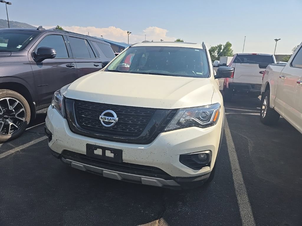 2020 Nissan Pathfinder SL photo 2