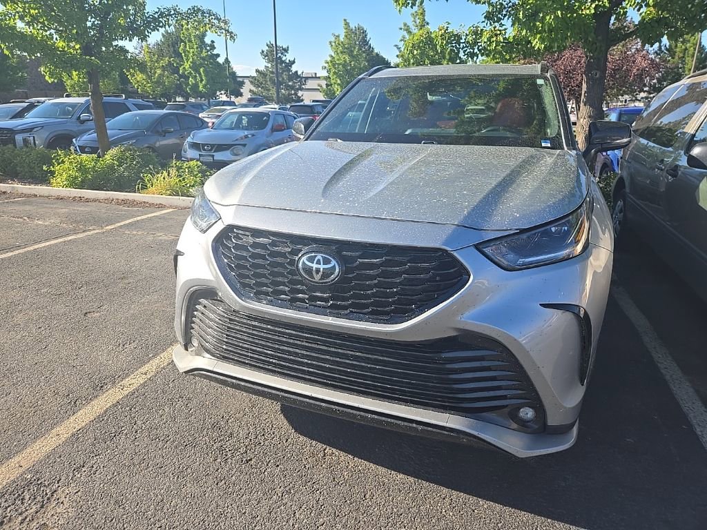 2022 Toyota Highlander XSE photo 2