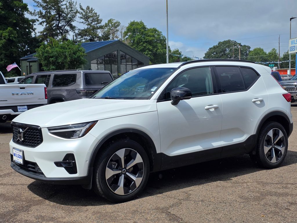 2024 Volvo XC40