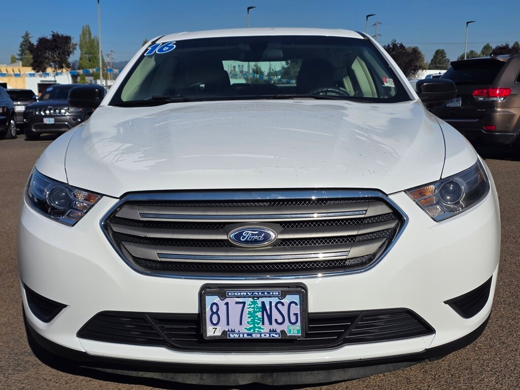 2016 Ford Taurus SE photo 2