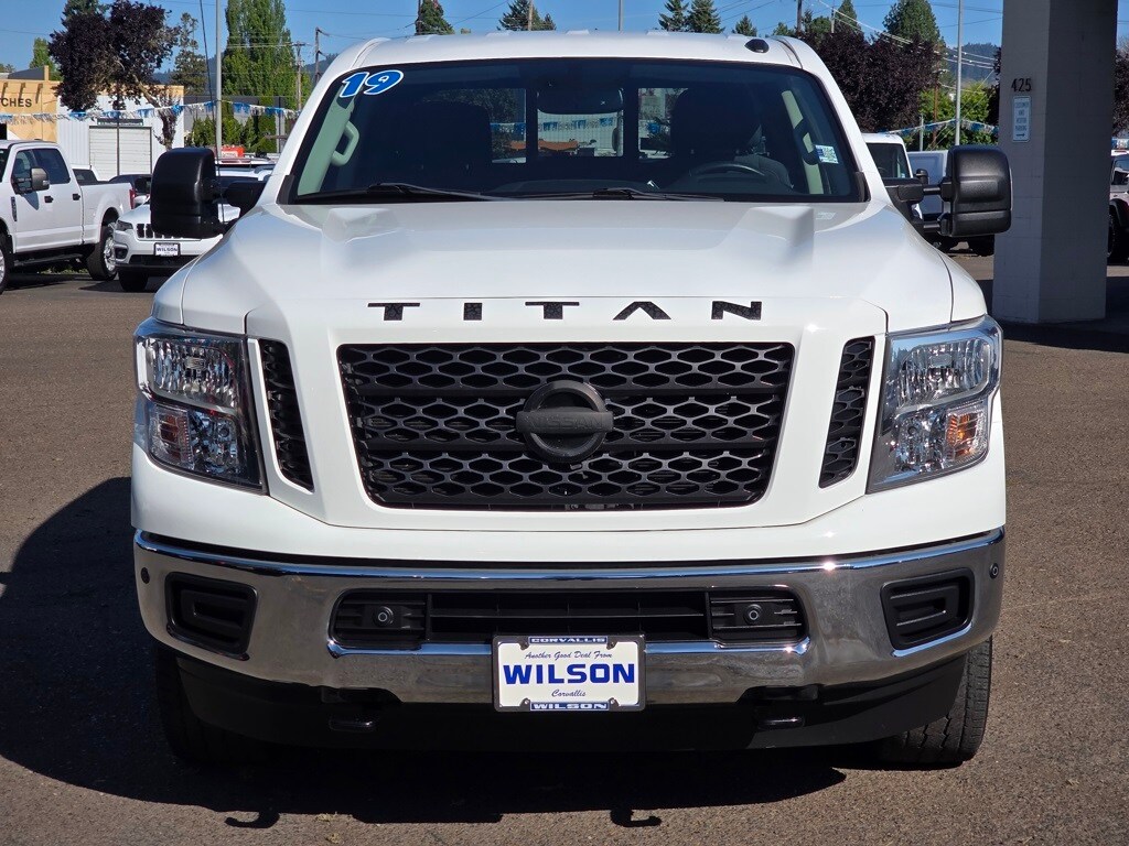 2019 Nissan Titan SV photo 2