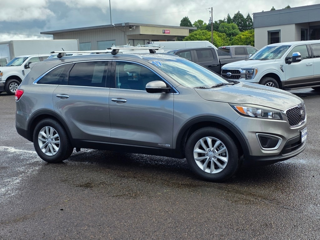Used 2017 Kia Sorento LX with VIN 5XYPGDA59HG216866 for sale in Corvallis, OR