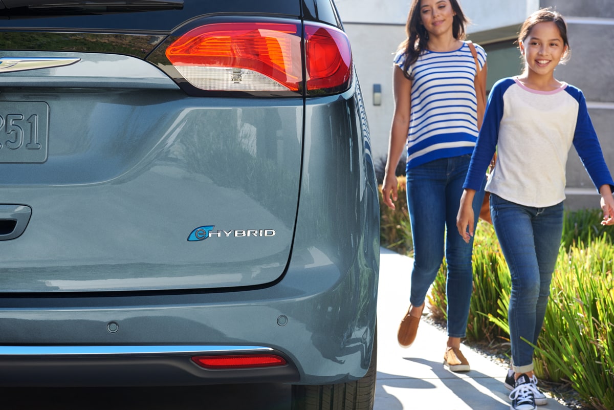 Chrysler Pacifica Hybrid Family.jpg