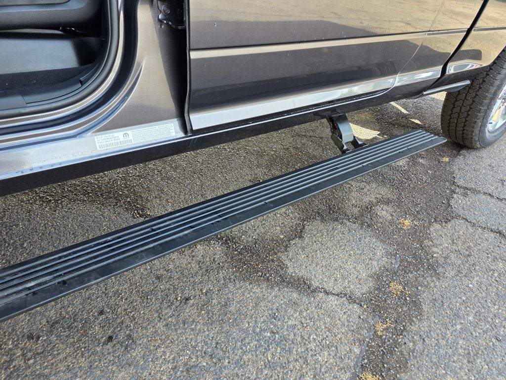 2025 RAM 3500 Laramie - Photo 35