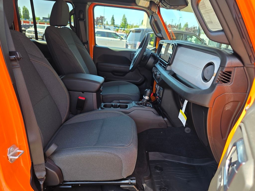 2025 Jeep Wrangler 4-Door Willys - Photo 24