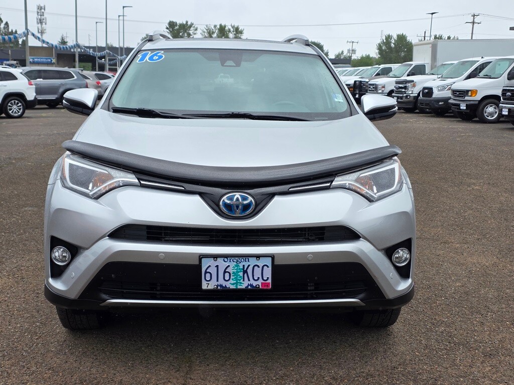 2016 Toyota RAV4 Hybrid XLE photo 3