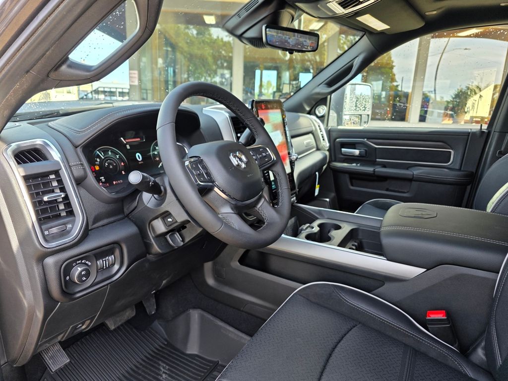 2025 RAM 3500 Laramie - Photo 10