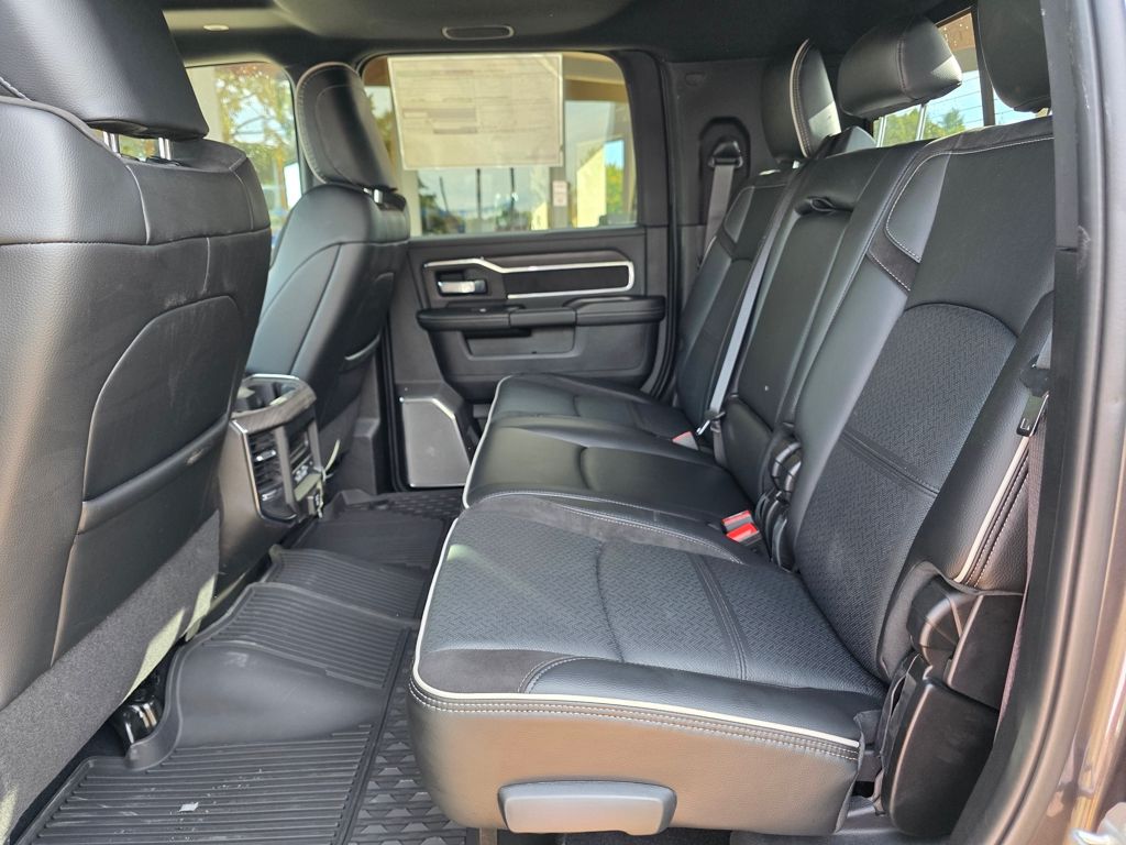 2025 RAM 3500 Laramie - Photo 9
