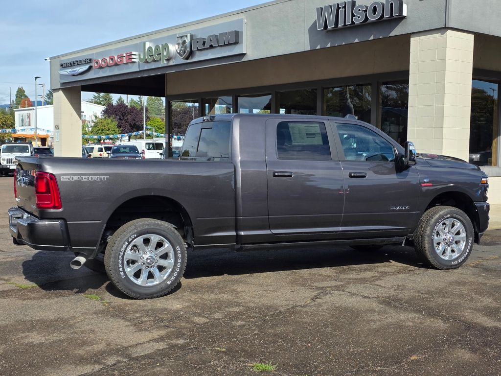 2025 RAM 3500 Laramie - Photo 31