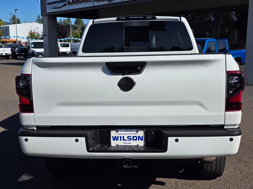 2019 Nissan Titan SV photo 3