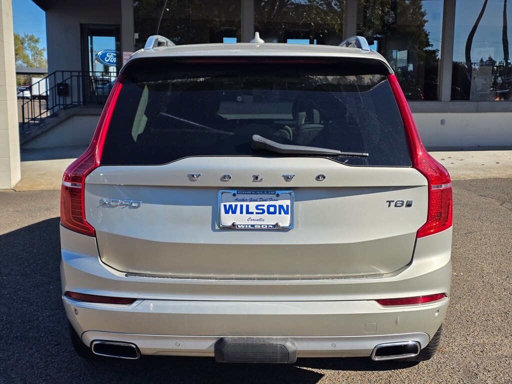 2016 Volvo XC90 T8 Momentum photo 3