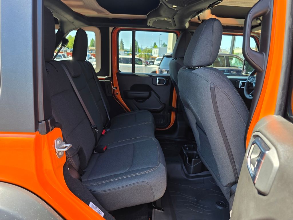 2025 Jeep Wrangler 4-Door Willys - Photo 23