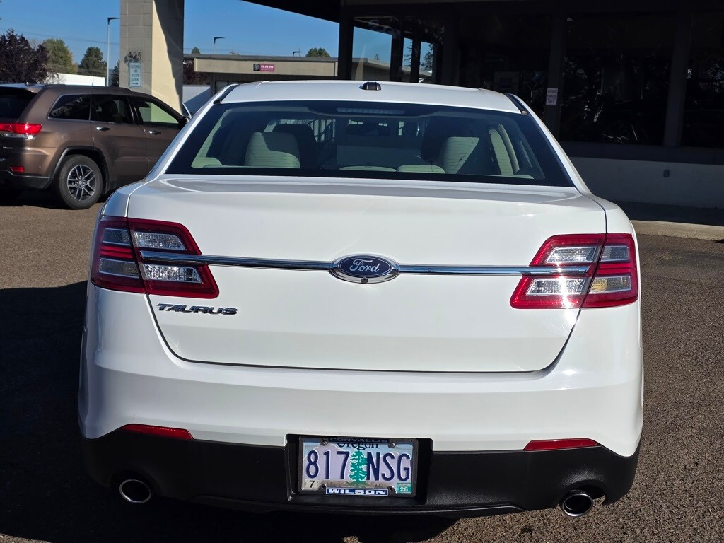 2016 Ford Taurus SE photo 3