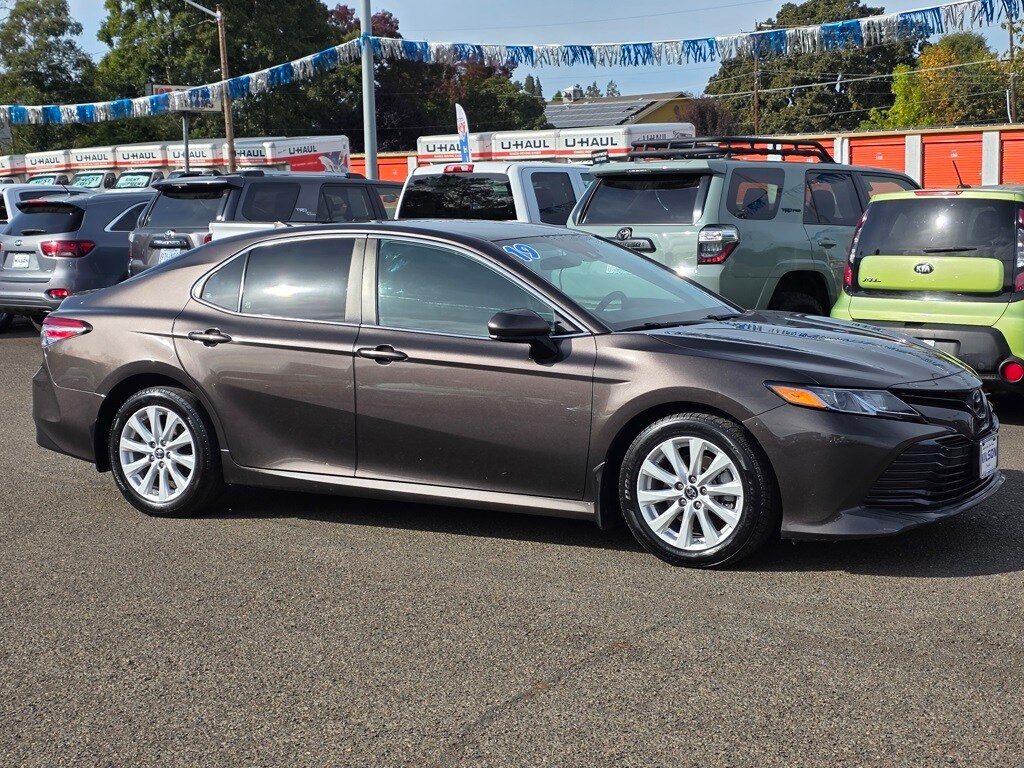 2019 Toyota Camry LE photo 2