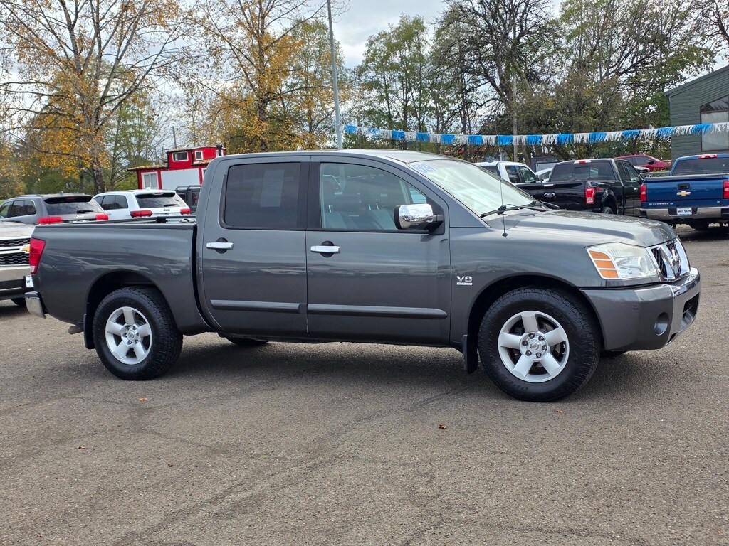 2004 Nissan Titan SE photo 2