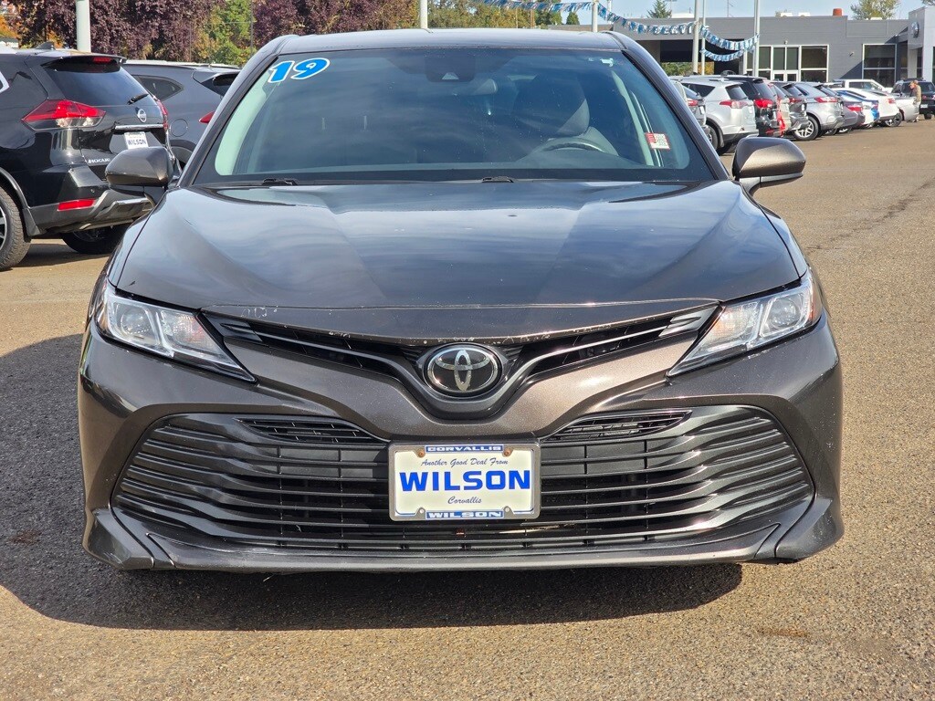2019 Toyota Camry LE photo 3