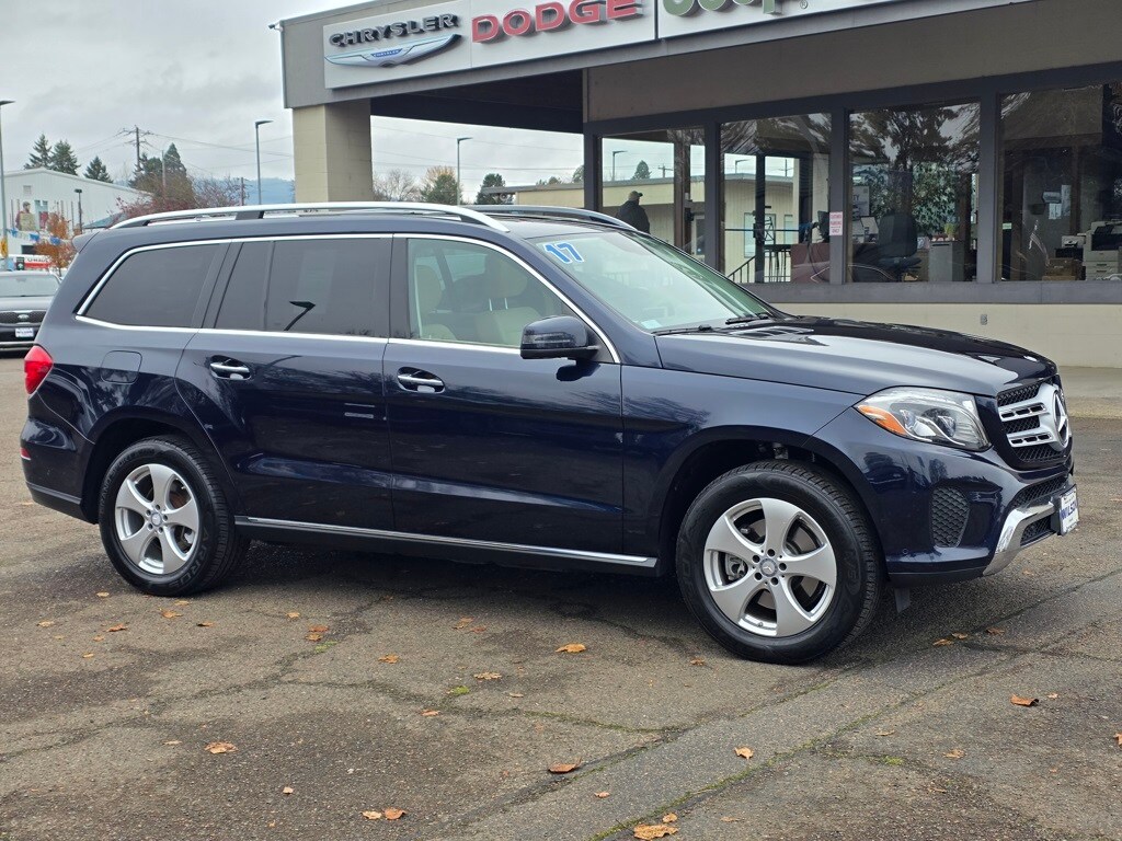 2017 Mercedes Benz GLS 450 4MATIC photo 2