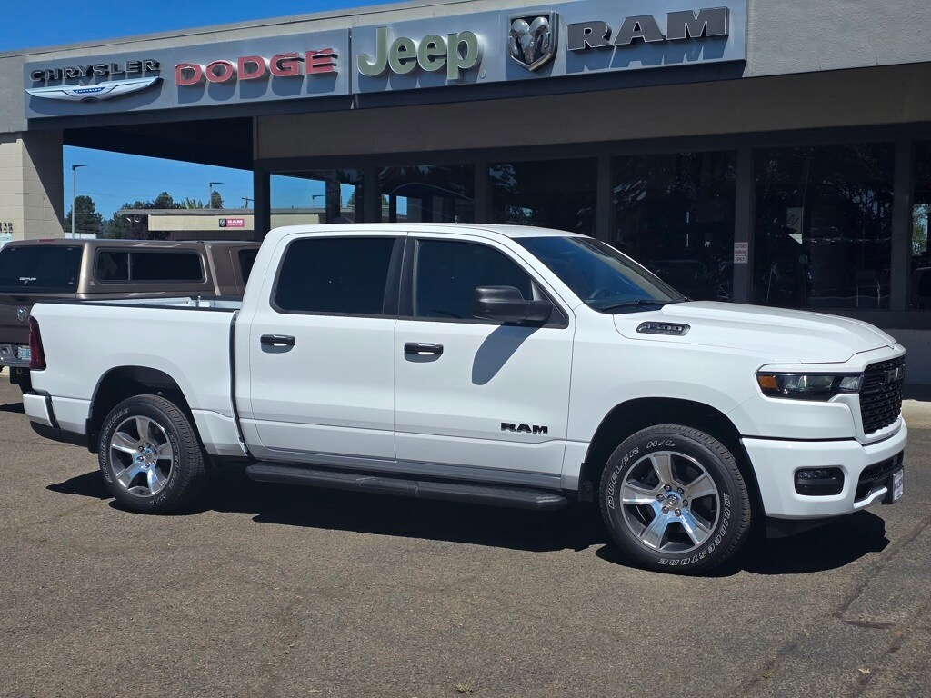 2025 Ram 1500 Tradesman photo 2