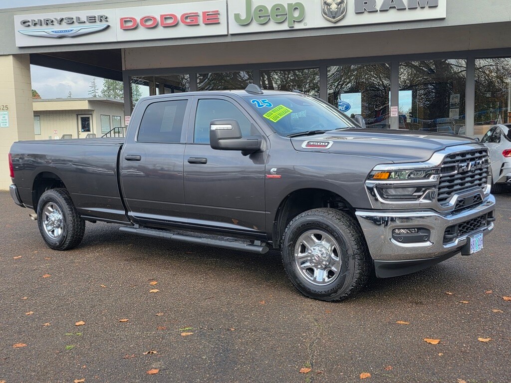 2025 Ram 3500 Tradesman photo 2