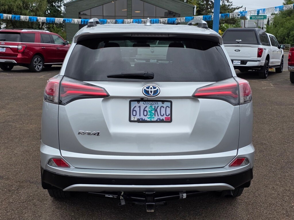 2016 Toyota RAV4 Hybrid XLE photo 4