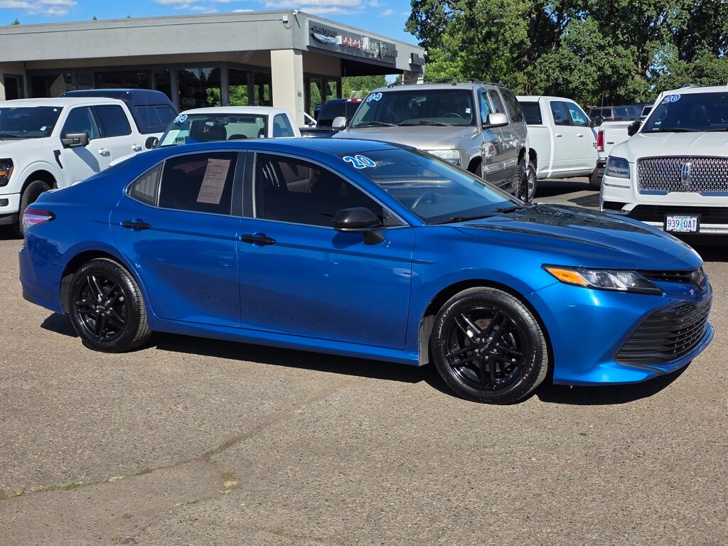 2020 Toyota Camry LE photo 2