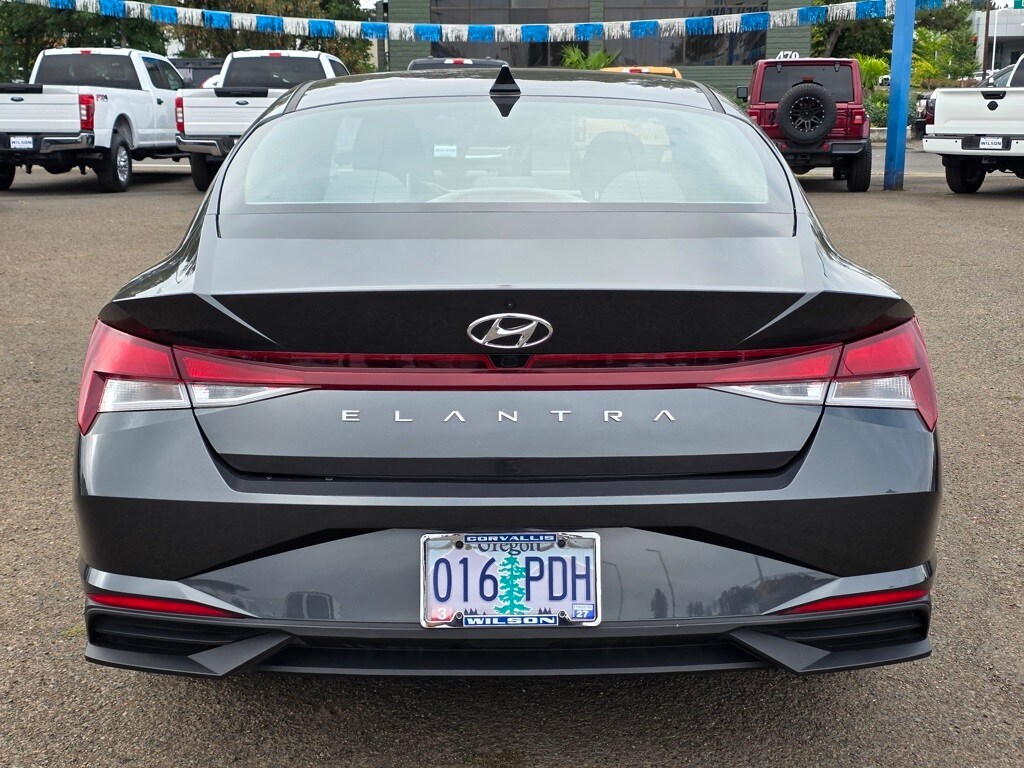 2023 Hyundai Elantra SEL photo 2