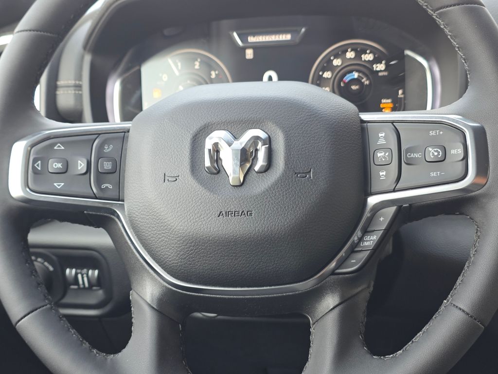 2025 RAM 3500 Laramie - Photo 18