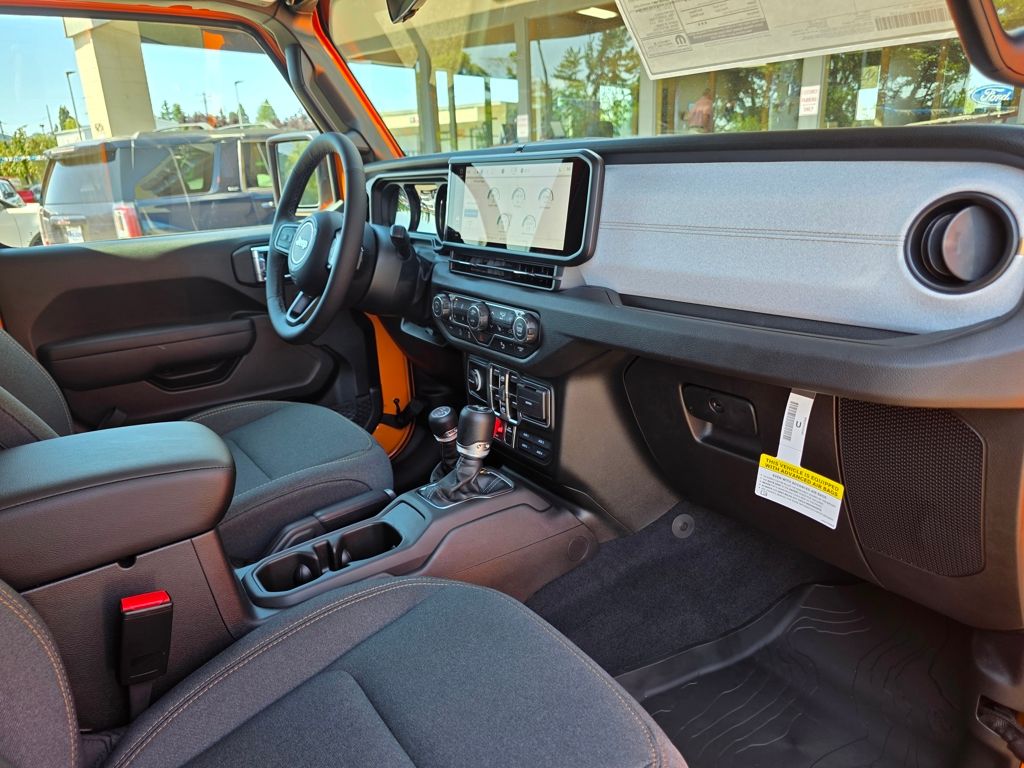 2025 Jeep Wrangler 4-Door Willys - Photo 25