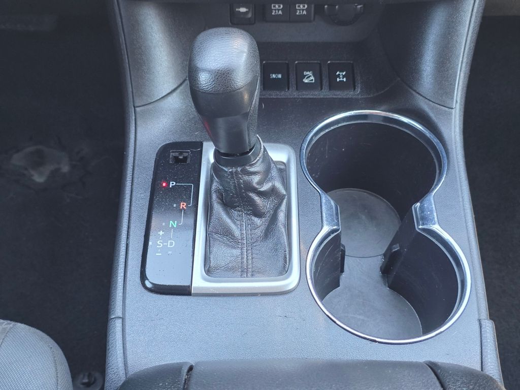 2019 Toyota Highlander LE - Photo 16