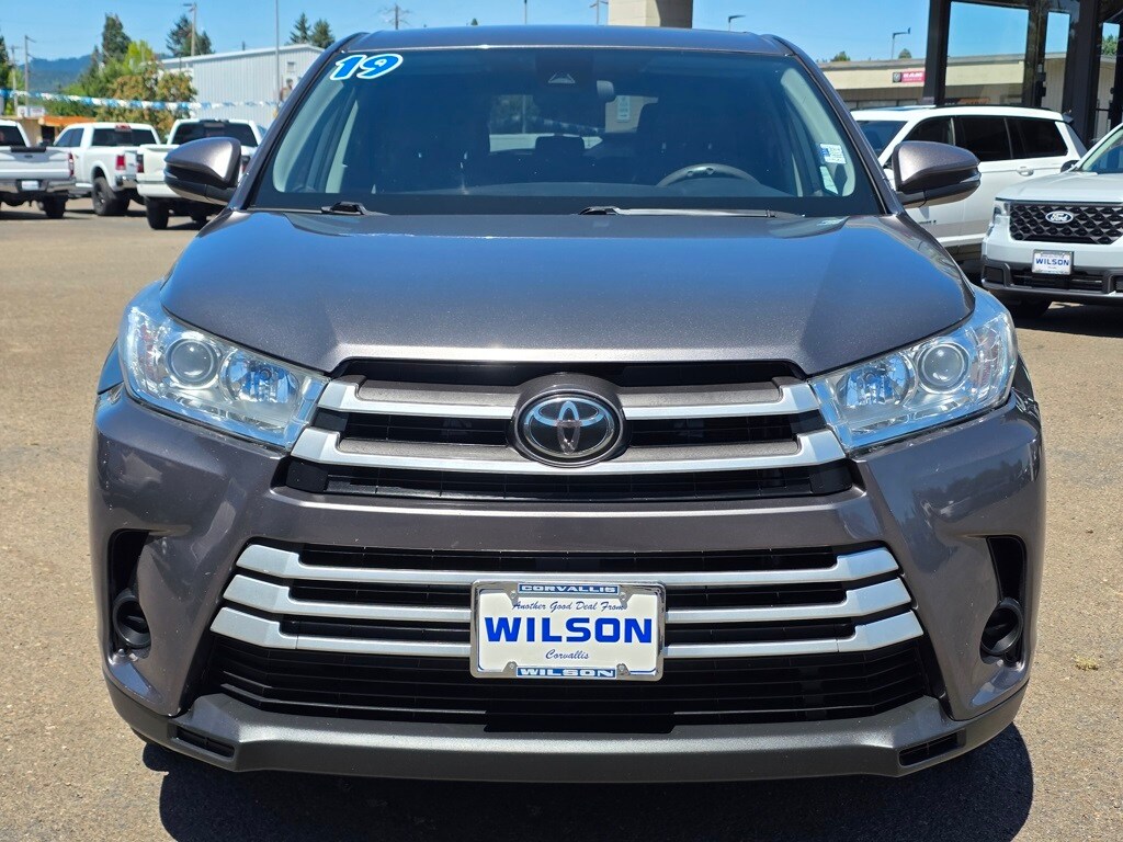 2019 Toyota Highlander LE photo 3
