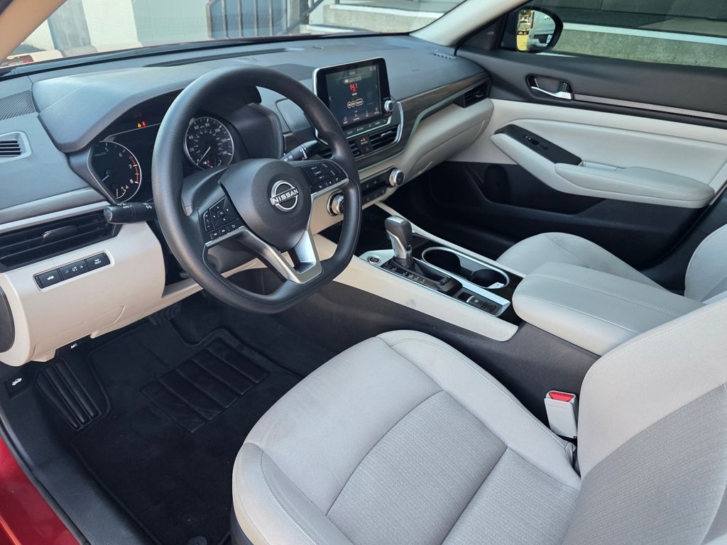 2024 Nissan Altima SV - Photo 10