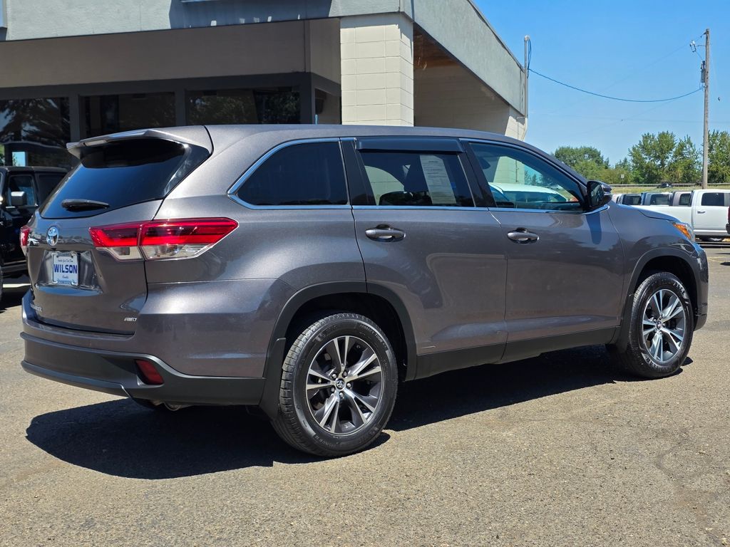 2019 Toyota Highlander LE - Photo 33