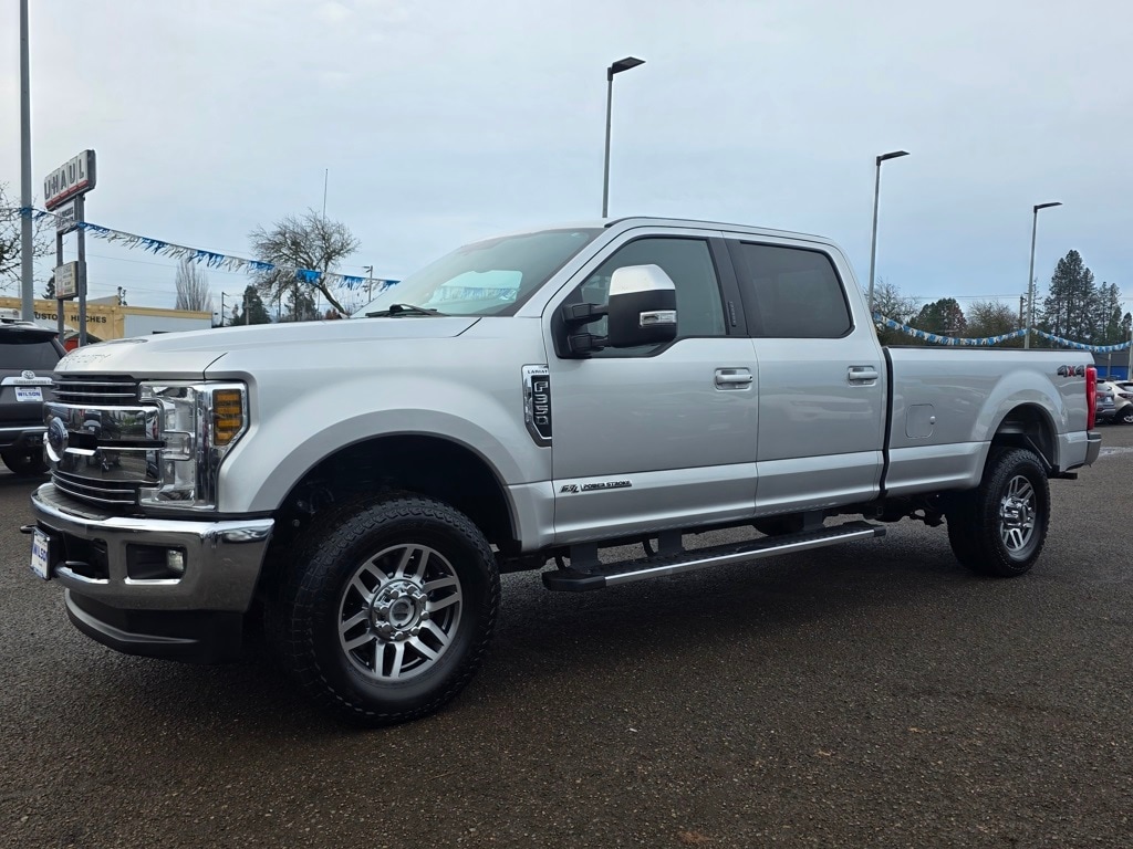 2018 Ford F-350 Super Duty Lariat's photo