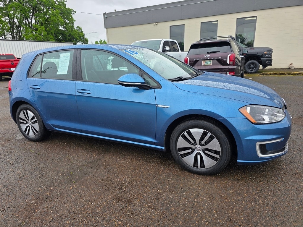 Used 2016 Volkswagen e-Golf e-Golf SE with VIN WVWKP7AU3GW911543 for sale in Corvallis, OR