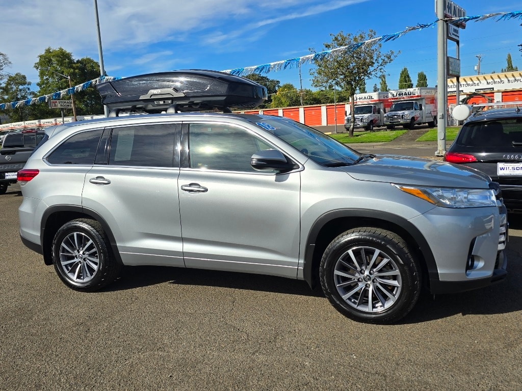 Used 2018 Toyota Highlander XLE with VIN 5TDJZRFH4JS546617 for sale in Corvallis, OR