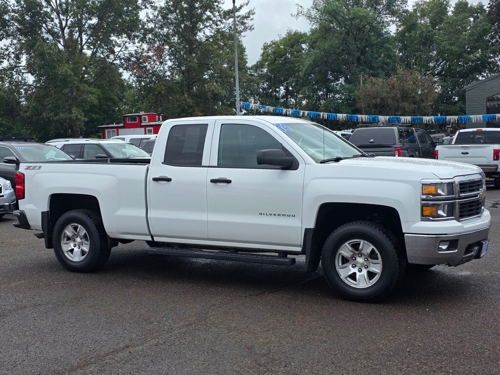 2014 Chevrolet Silverado 1500 LT photo 2