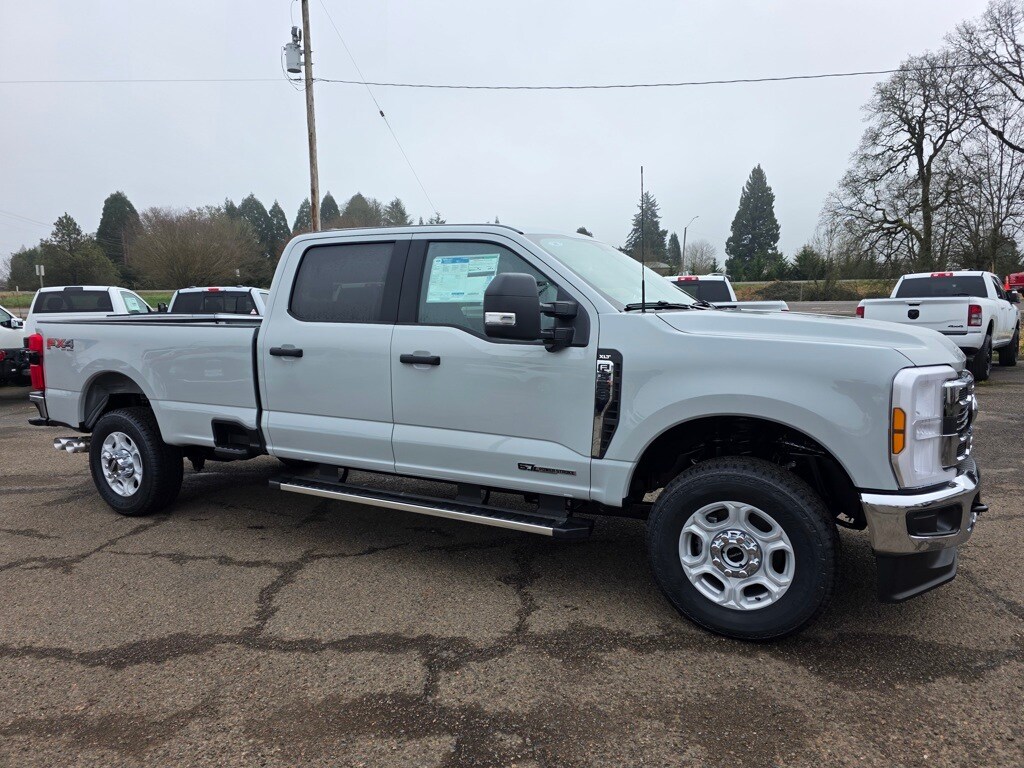 2025 Ford F-350 photo 2