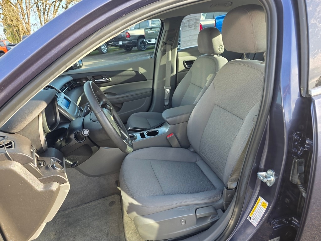 2015 Chevrolet Malibu LS photo 4