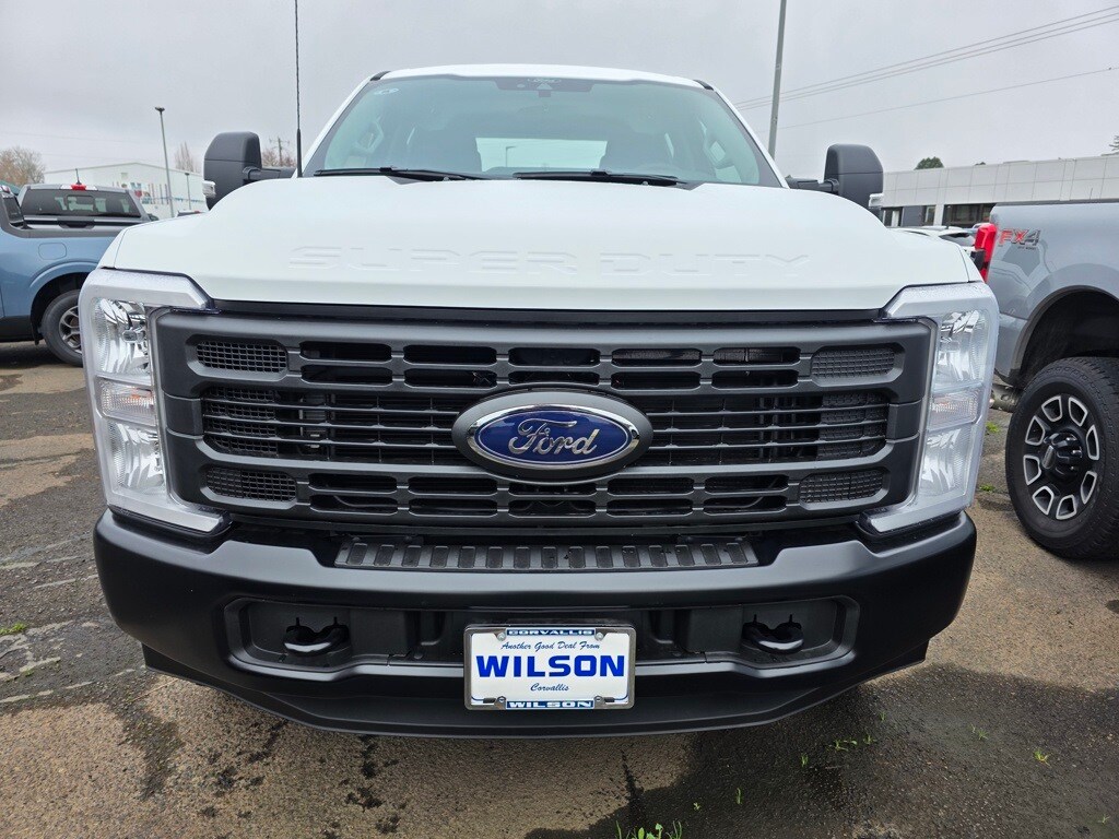 2025 Ford F-350 photo 3