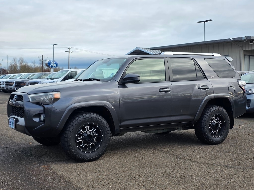 2015 Toyota 4Runner SR5's photo