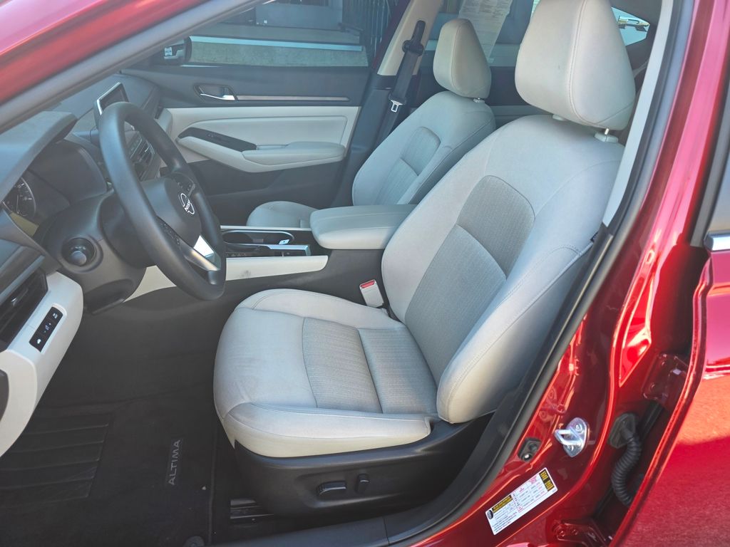 2024 Nissan Altima SV - Photo 7