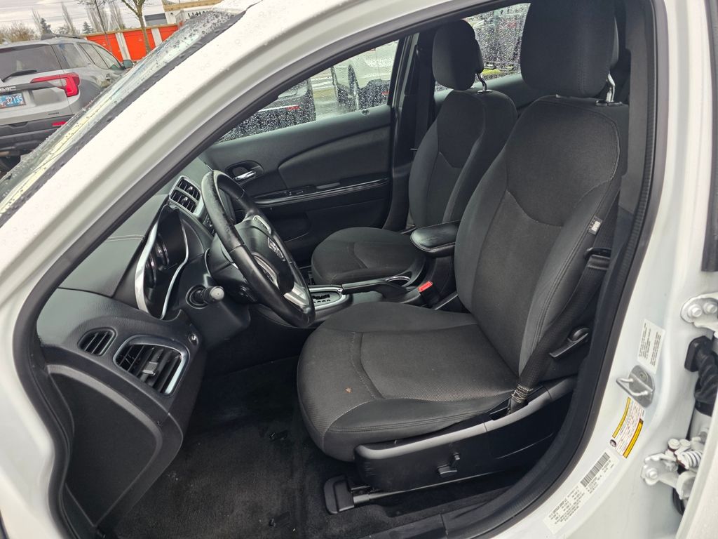 2012 Dodge Avenger SXT photo 4