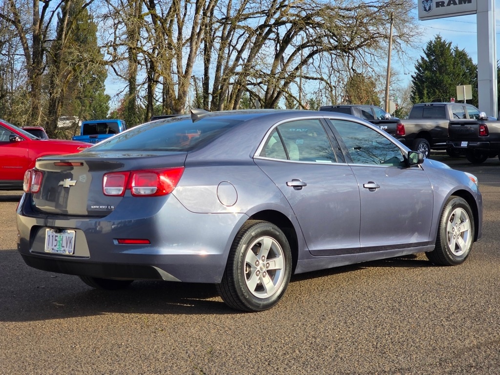 2015 Chevrolet Malibu LS photo 2