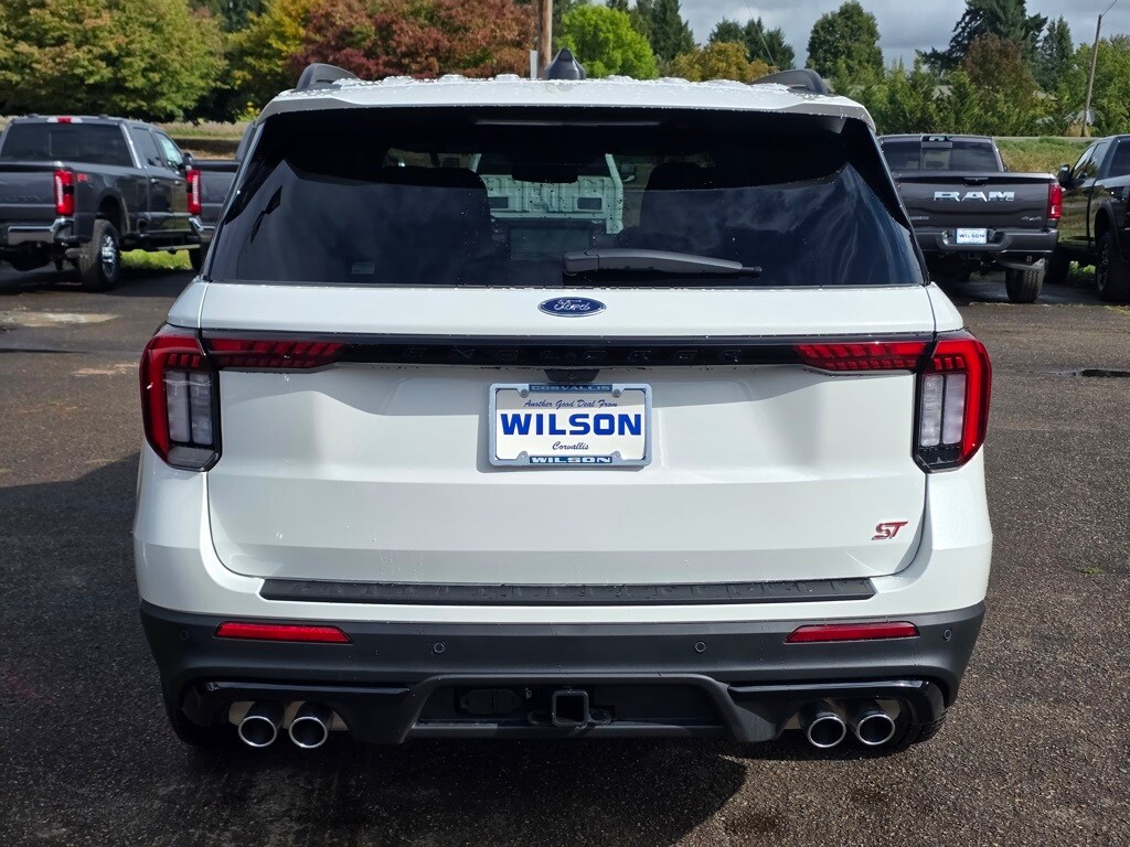 2025 Ford Explorer ST photo 4