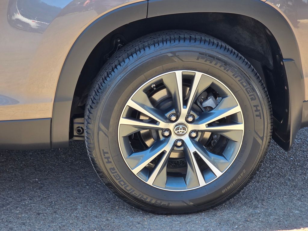 2019 Toyota Highlander LE - Photo 32